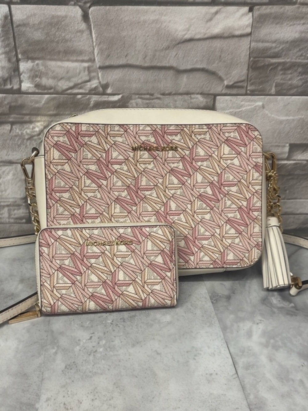 Michael Kors Camera Crossbody Bag & Matching Wallet Smoky Rose Pink Cream - Picture 11 of 11